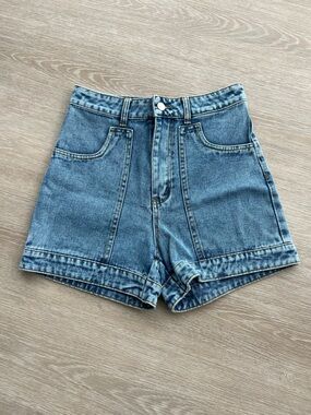 SHEIN Vintage-Inspired Blue Denim High-Rise Shorts